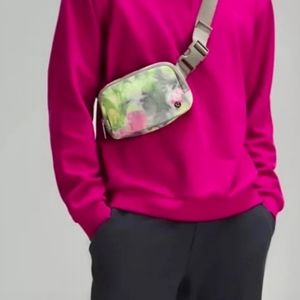 Lululemon  belt bag
